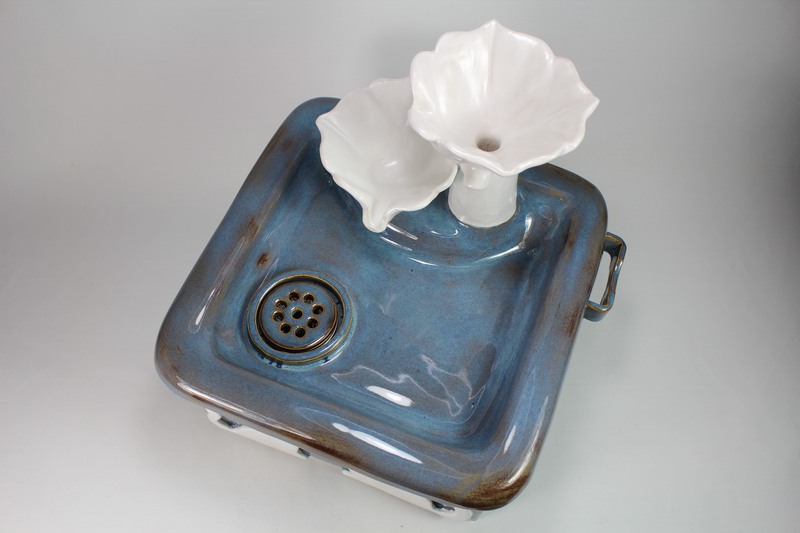 Square pet fountain with flower cascade spout and internal battery
