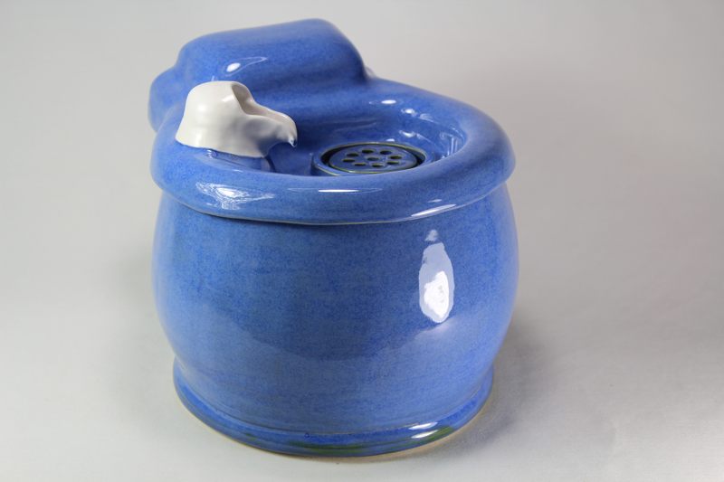 Small cordless pet fountain with cup spout and internal battery
