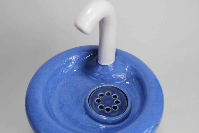 pet drinking fountain PF17021 with a faucet spout