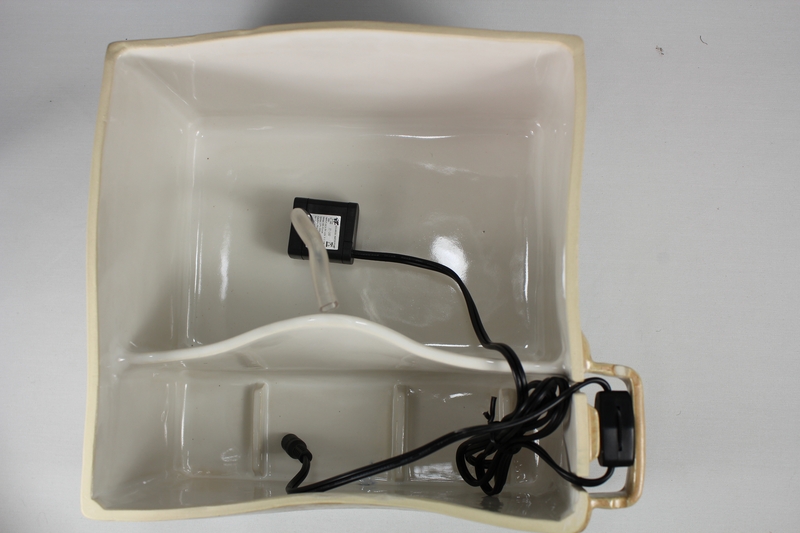 Square pet fountain with flower cascade spout and internal battery