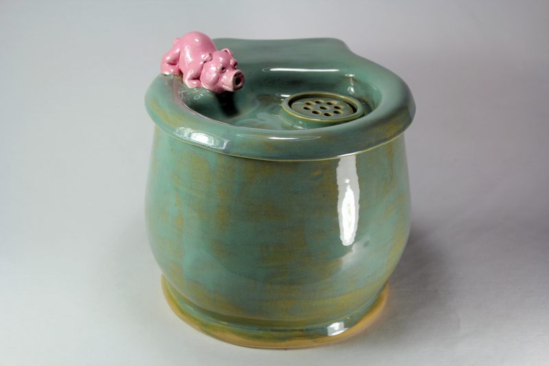Small cordless pet fountain with piggy spout and internal USB battery