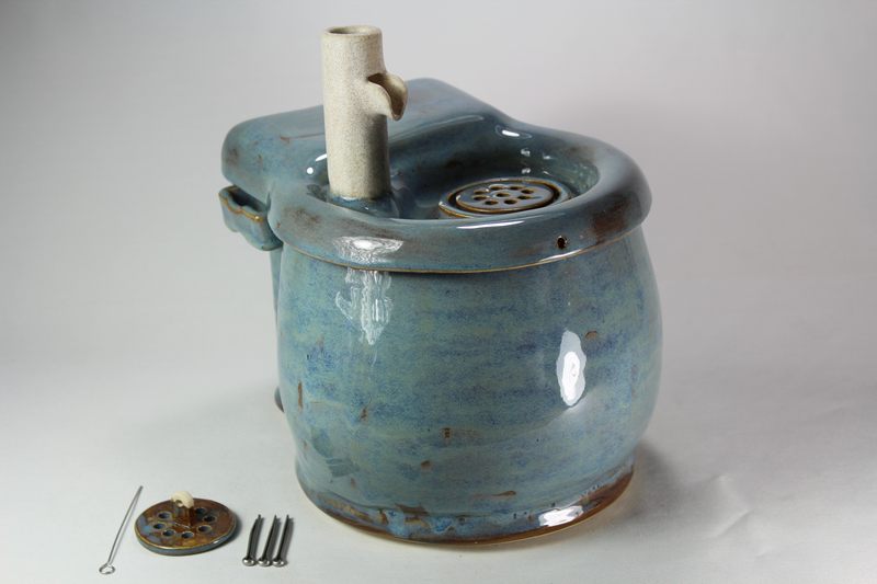 Small cordless pet fountain with trunk spout and internal battery