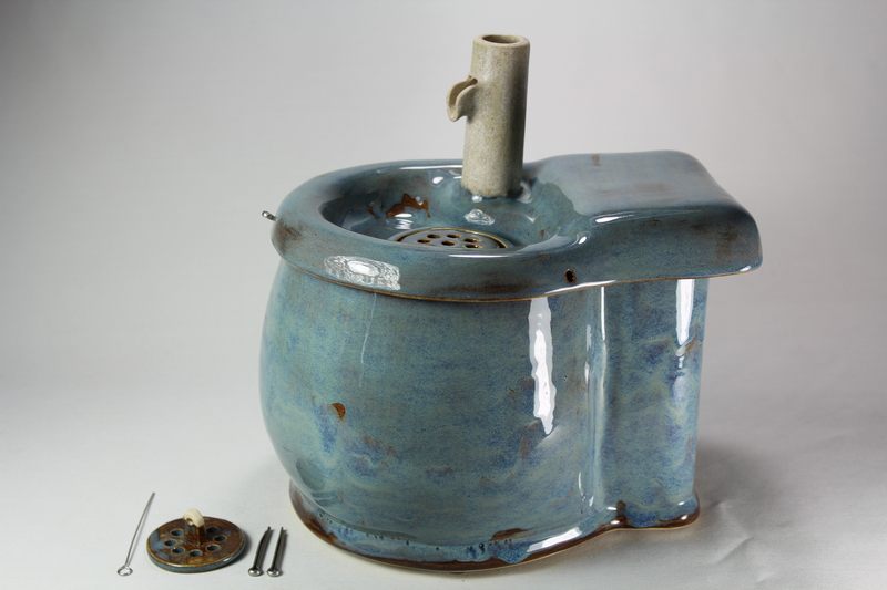 Small cordless pet fountain with trunk spout and internal battery
