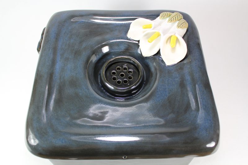 Square pet fountain with 3 lily spout and internal USB battery