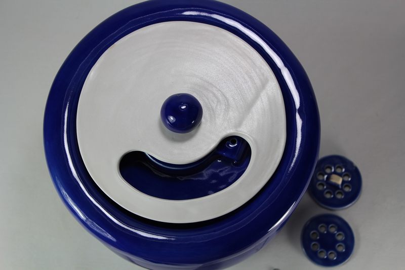 Small sized pet drinking fountainwith a partial lid cover