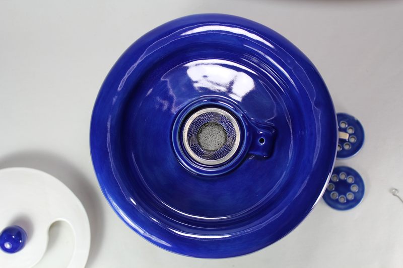 Small sized pet drinking fountainwith a partial lid cover