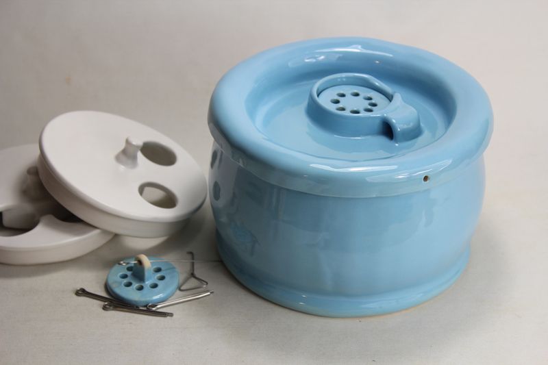 Small sized pet drinking fountain for Persian cats