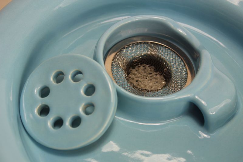 Small sized pet drinking fountain for Persian cats